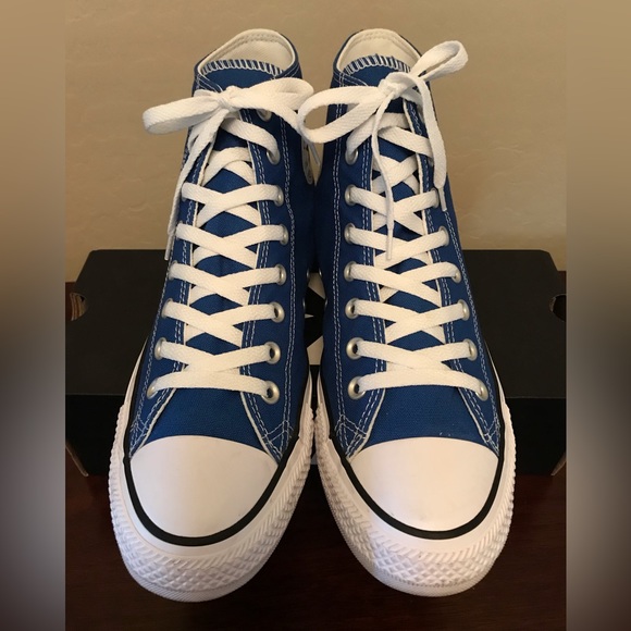 Converse Chuck Taylor All Star High Tops. Excellent used condition! Size 9. - Picture 5 of 7
